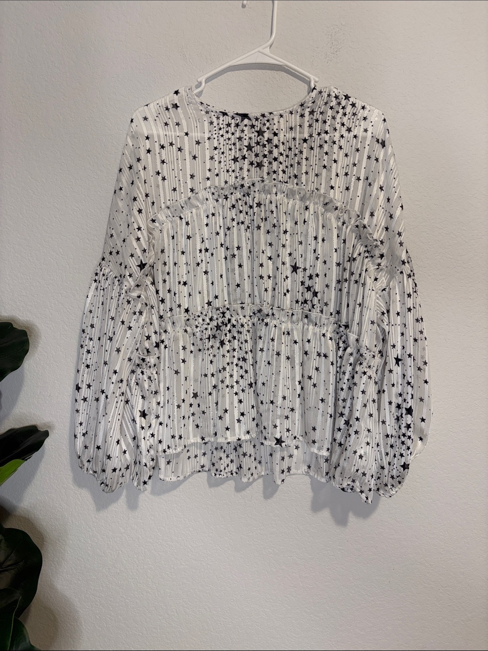 Tallulah Kate White flowy tiered  Blouse Black Stars and Balloon Sleeves